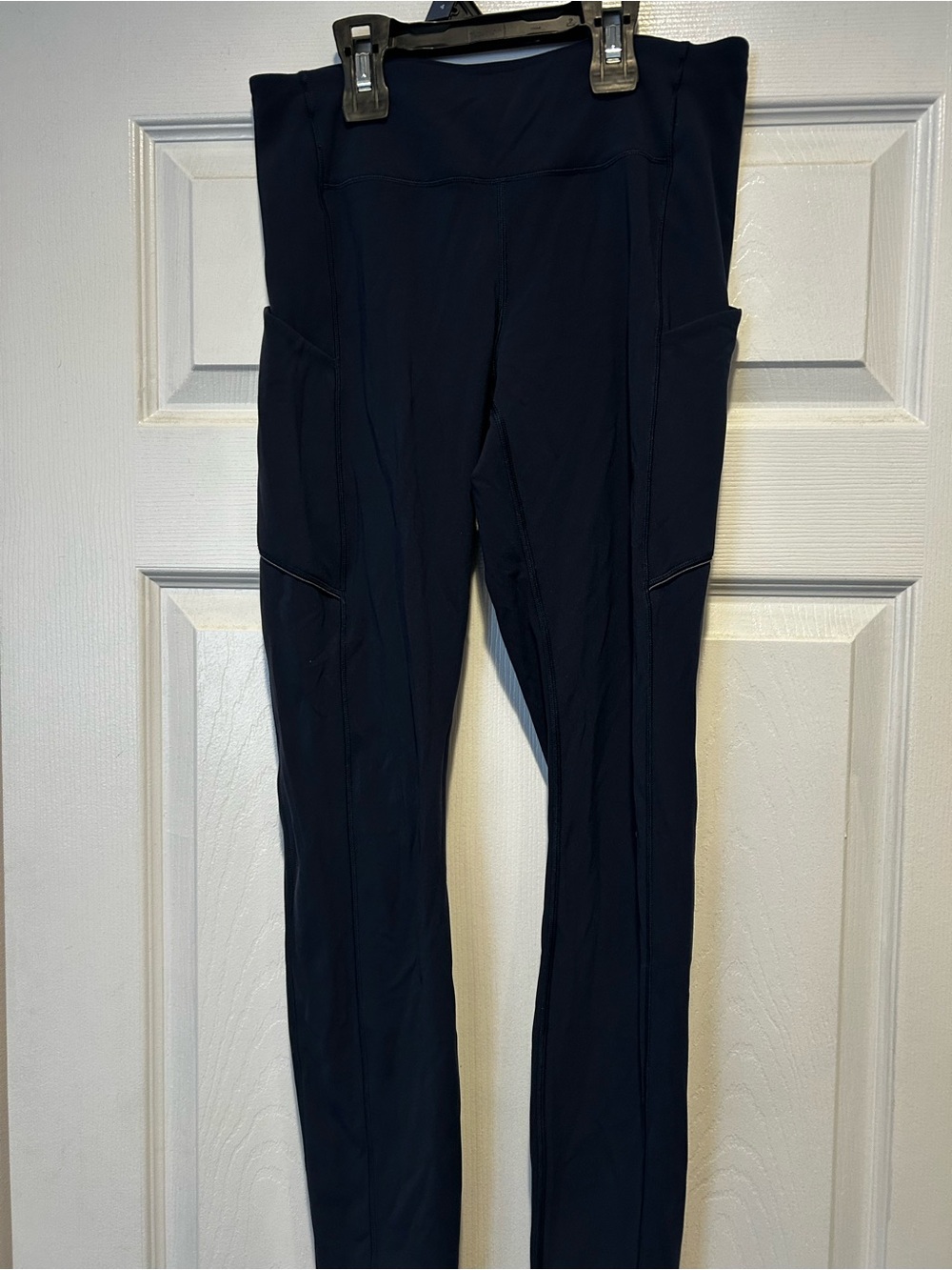 Lulu lemon like new Women’s High-Waist Navy Active Leggings with Side Pockets